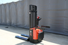 Everlift 1500kg 2000kg 3M Palette Battery Power Stacklift Forklift avec support sur la plate-forme pédale