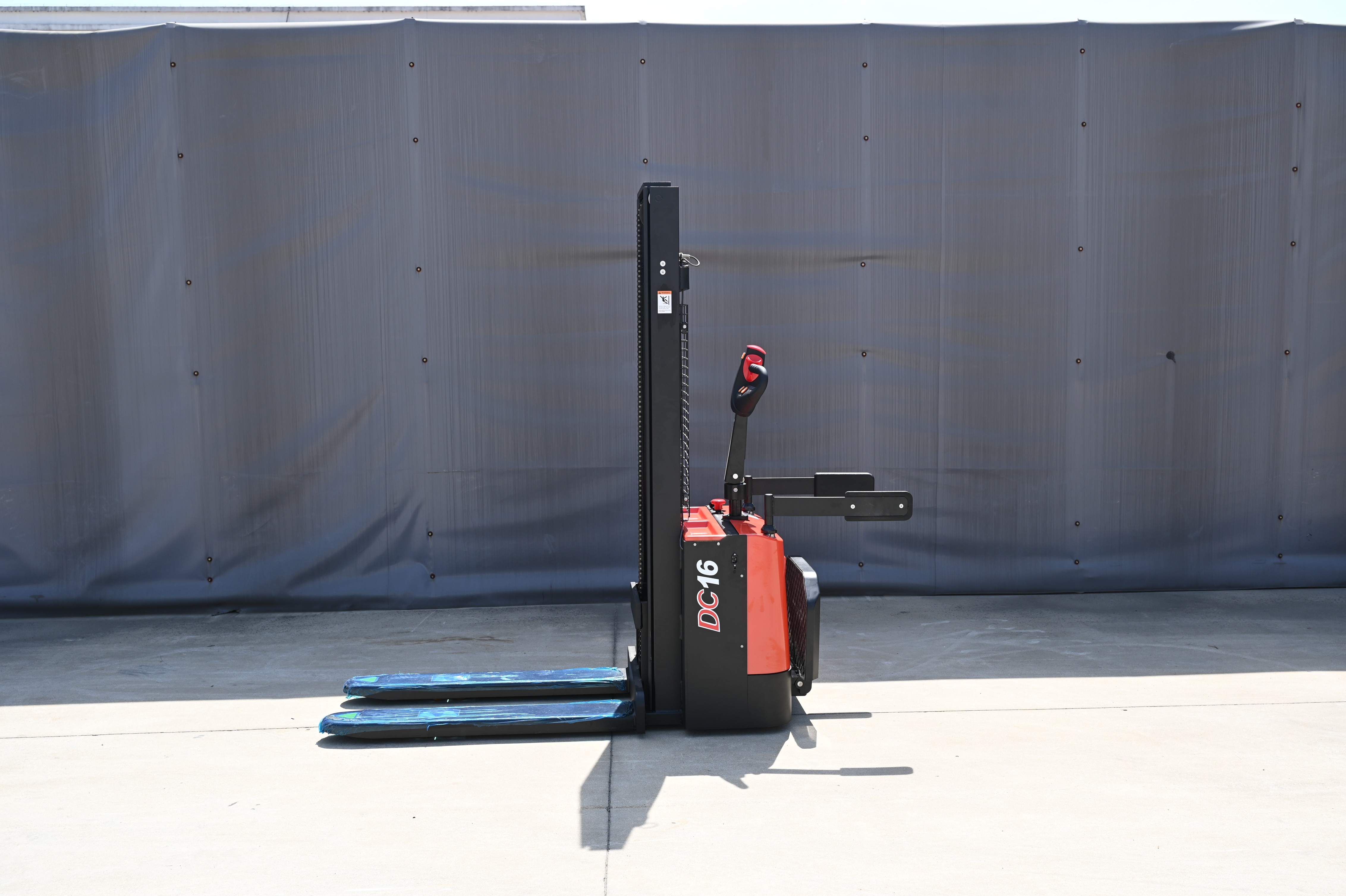 Everlift 1500kg 2000kg 3M Palette Battery Power Stacklift Forklift avec support sur la plate-forme pédale